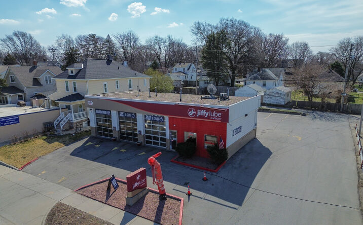 Pictures of Retail property located at 5819 Maple St, Omaha, NE 68104 for comps - image #1