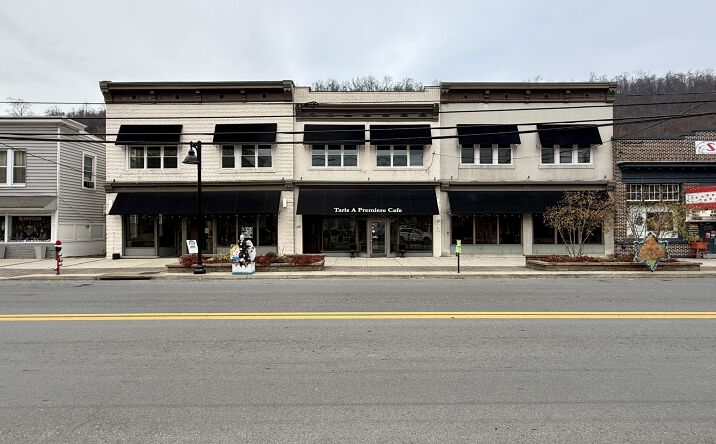 Pictures of Retail property located at 33 N Washington St, Berkeley Springs, WV 25411 for sales - image #1