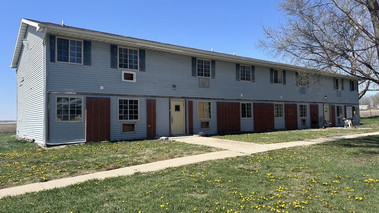 100 Olive Grove Ln, Bayard, IA 50029