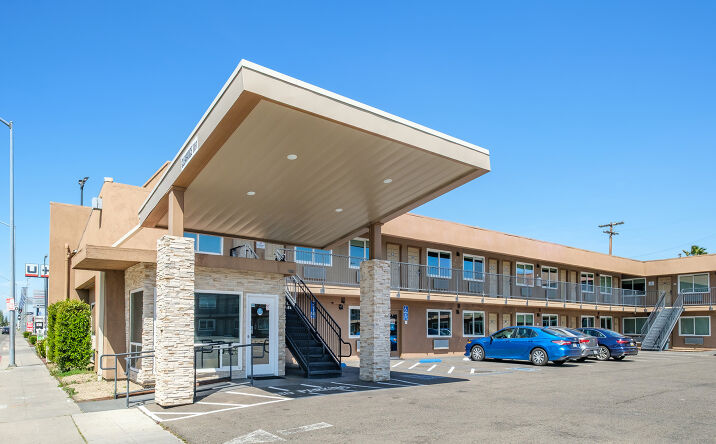 Pictures of Hospitality property located at 6090 N Blackstone Ave, Fresno, CA 93710 for sales - image #1