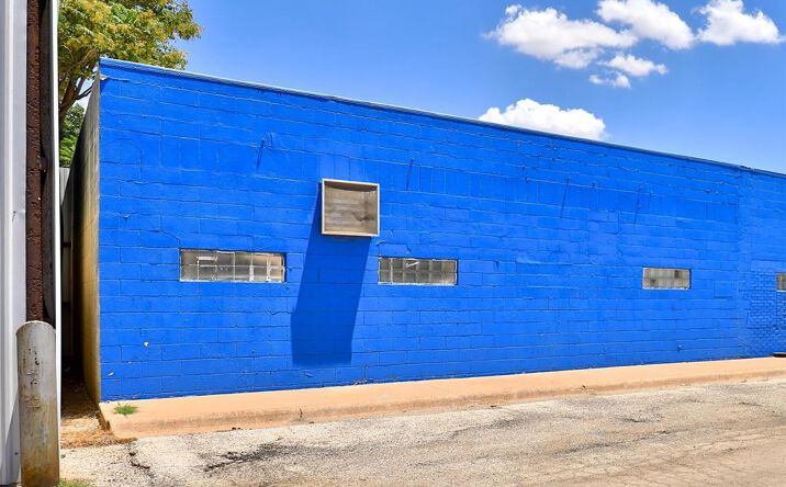 Pictures of Retail property located at 1701 N Treadaway Boulevard, Abilene, TX 79601 for sales - image #1