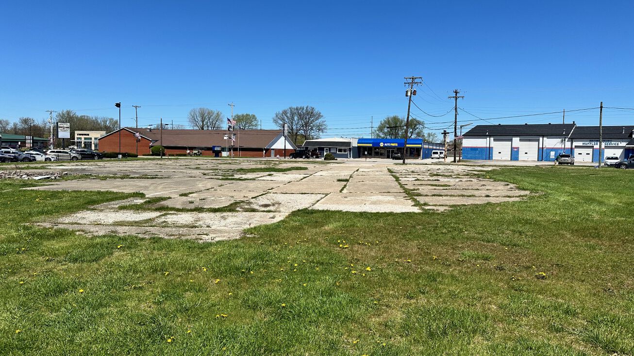 645655 E Main St, Brownsburg, IN 46112