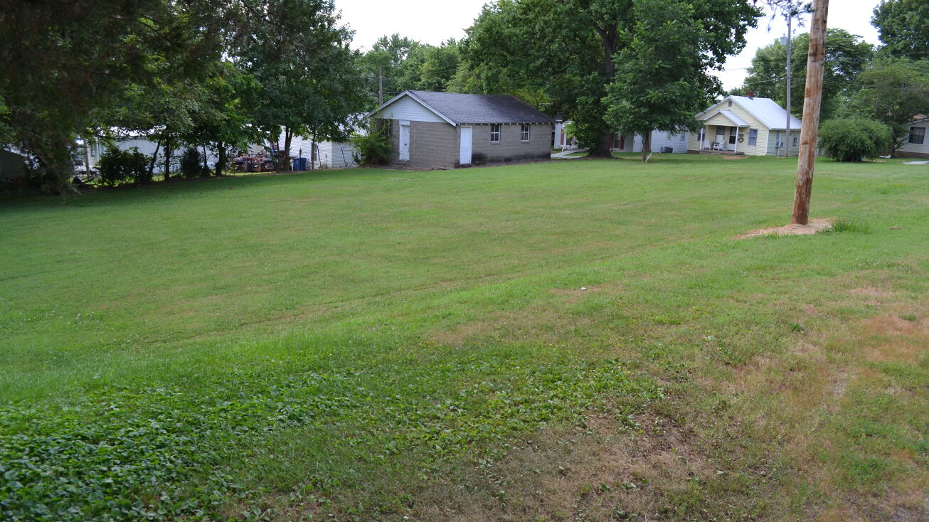 607 Oxford St, Grayville, IL 62844