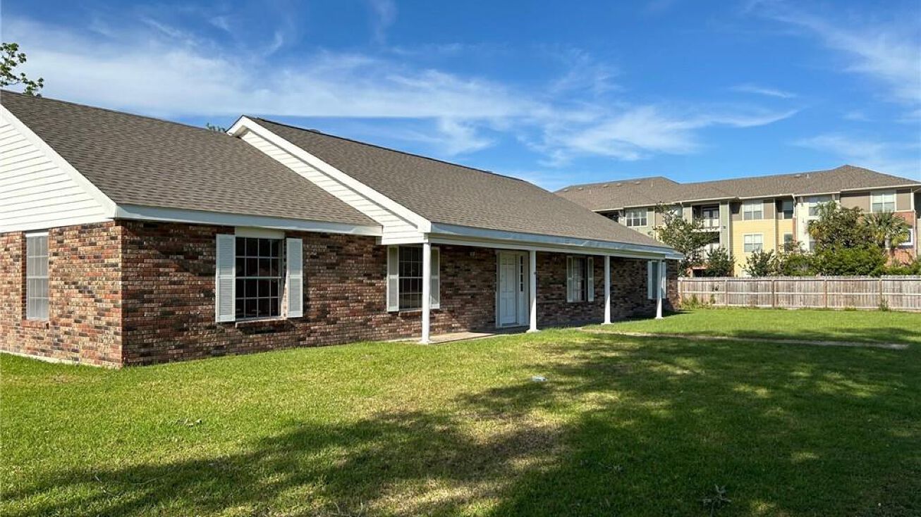 1412 W McNeese St, Lake Charles, LA 70605