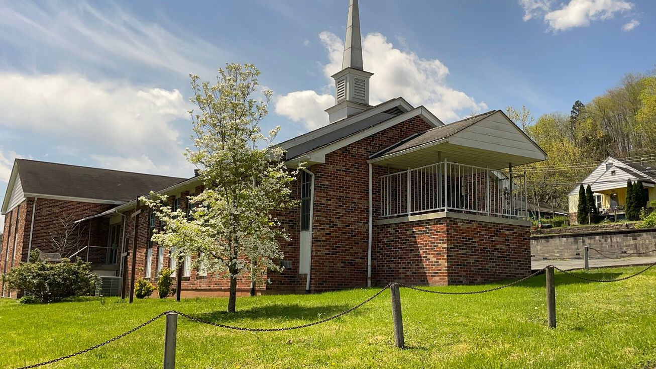 151 Lee St, Gauley Bridge, WV 25085