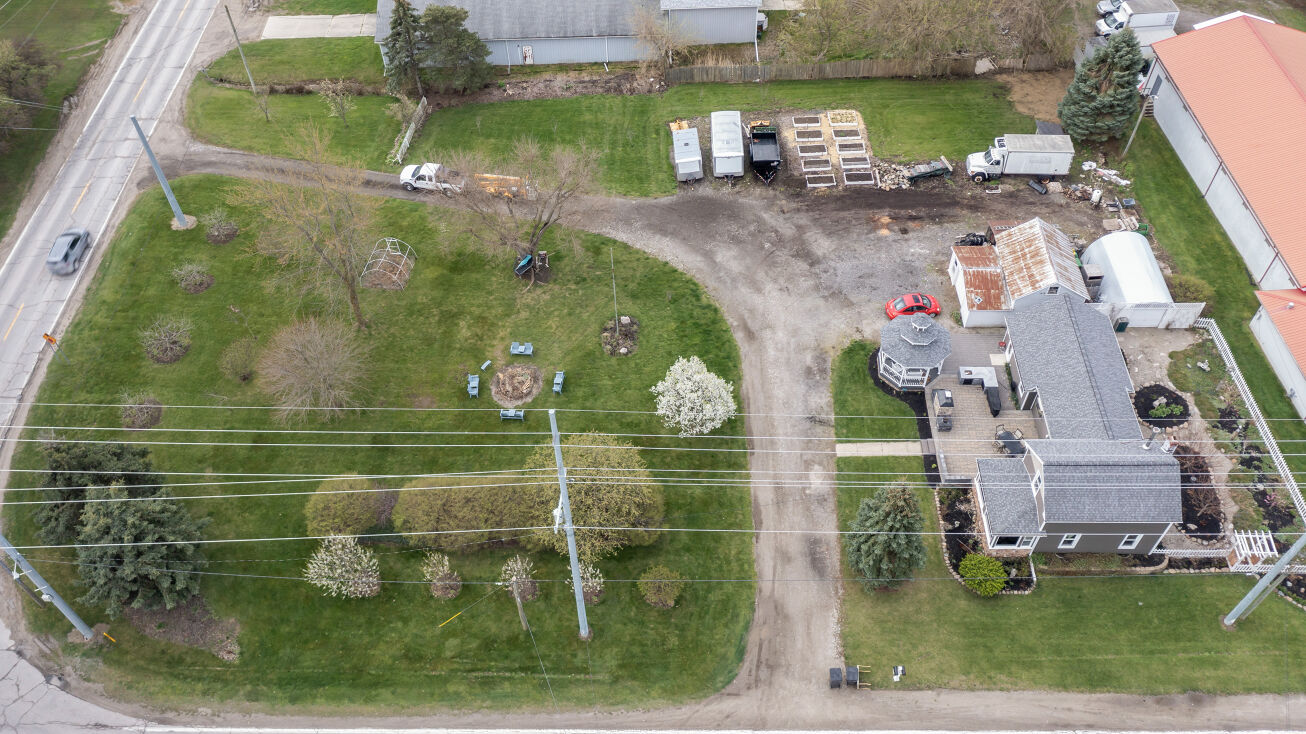 33922 Armada Ridge Rd, Richmond, MI 48062