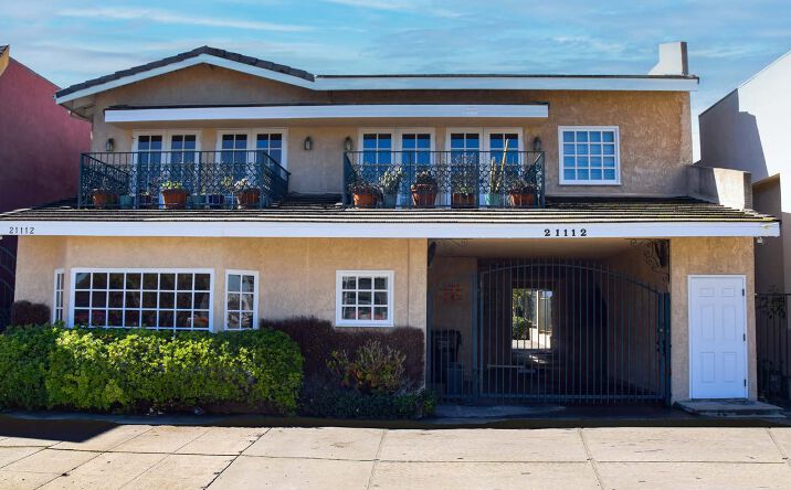 21112 VENTURA BLVD Los Angeles CA 91423 APN: 2167002016;2167002015 ...