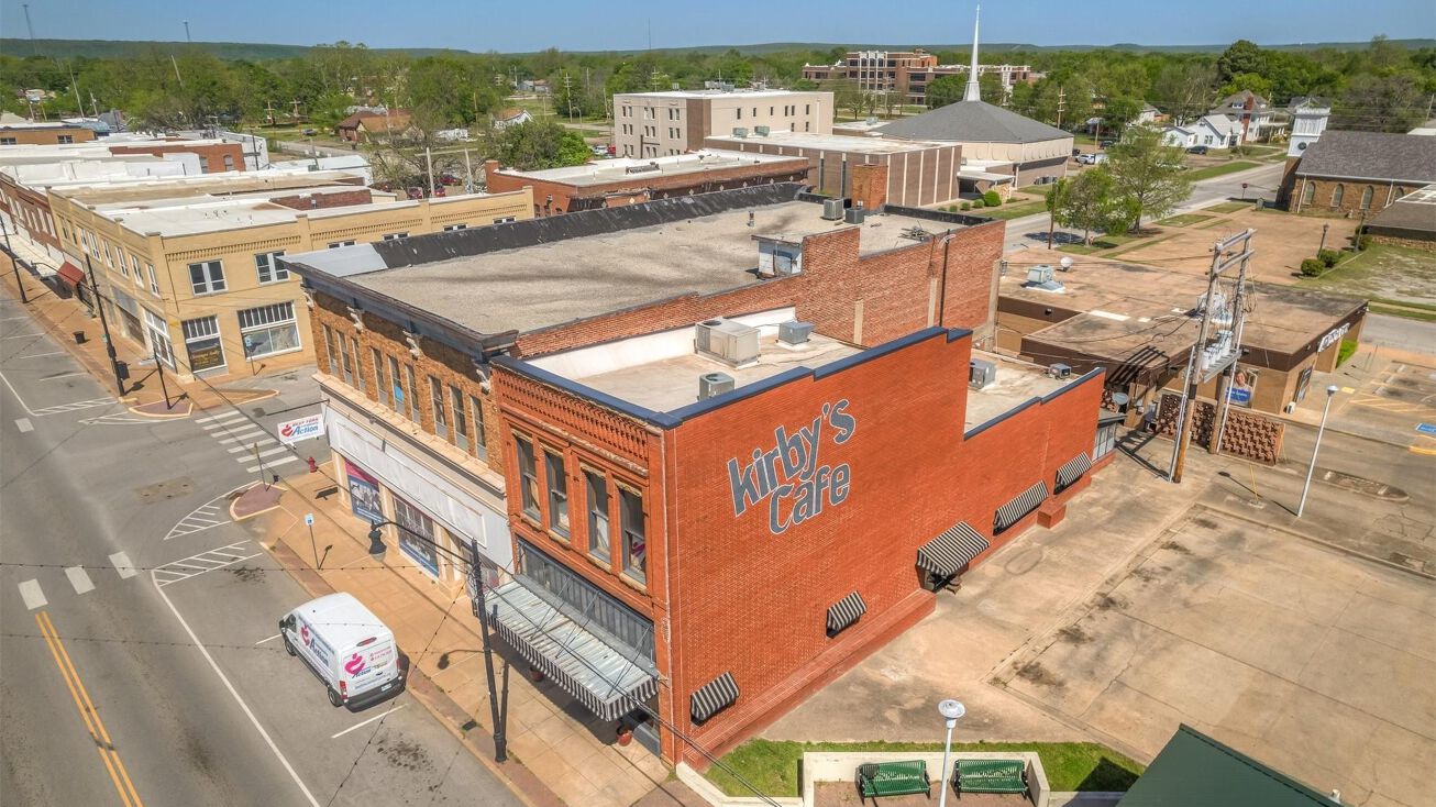 219 W 6th Street, Okmulgee, OK 74447