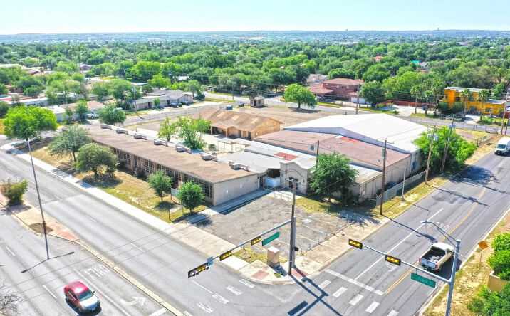 Pictures of Retail property located at 1600 Clark Blvd, Laredo, TX 78043 for sales - image #1