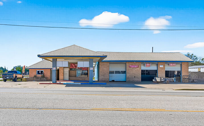 Pictures of Industrial, Office, Retail property located at 917 E Main St, Eagle Lake, TX 77434 for sales - image #1