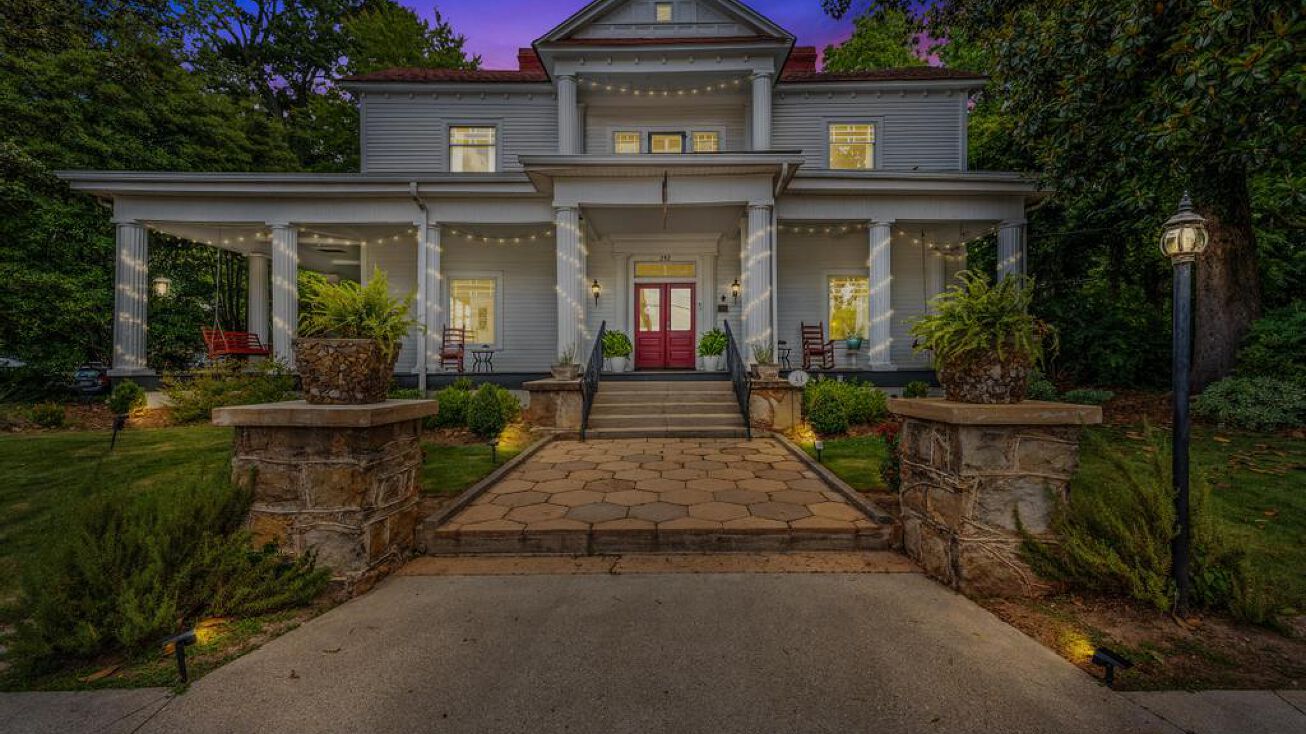 252 Seavy St, Senoia, GA 30276