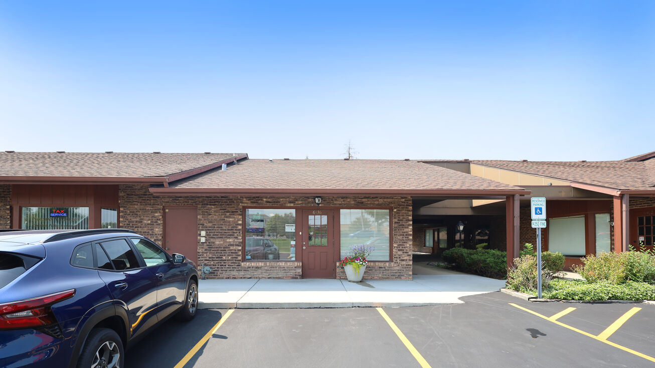 6436 S Cass Ave, Westmont, IL 60559