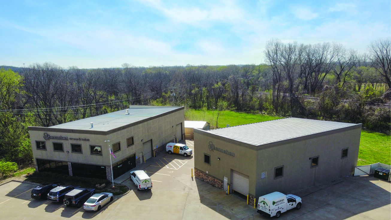 10901 Kaw Dr, Edwardsville, KS 66111