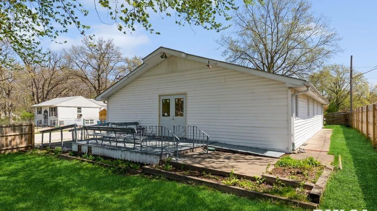 1705 14TH Street, Silvis, IL 61282