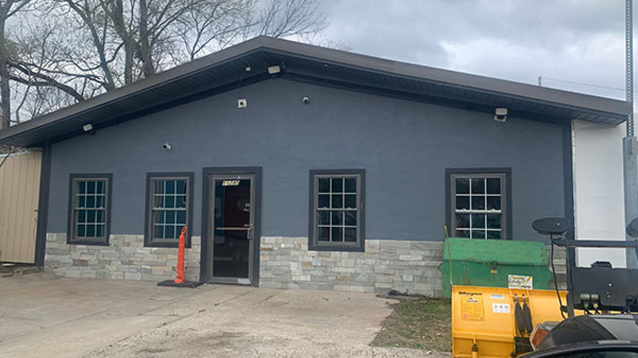 11240 Hickman Mills Dr, Kansas City, MO 64134