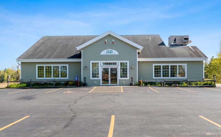 Pictures of Retail property located at 5774 Duame Rd, Lena, WI 54139 for sales - image #1