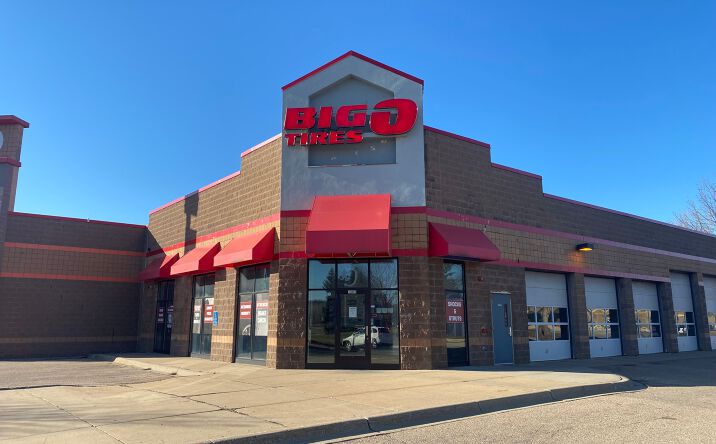 Pictures of Retail property located at 1305 Crystal Ln, Chaska, MN 55318 for sales - image #1