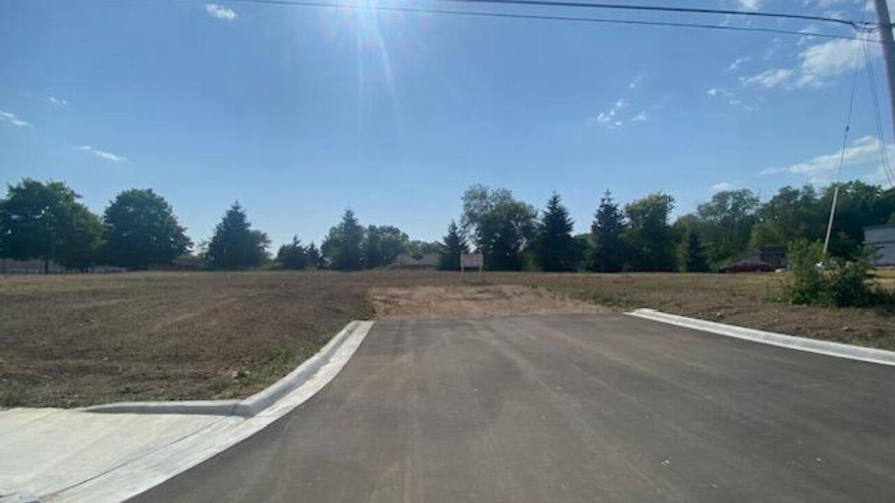 516 Broadway St, Middleville, MI 49333