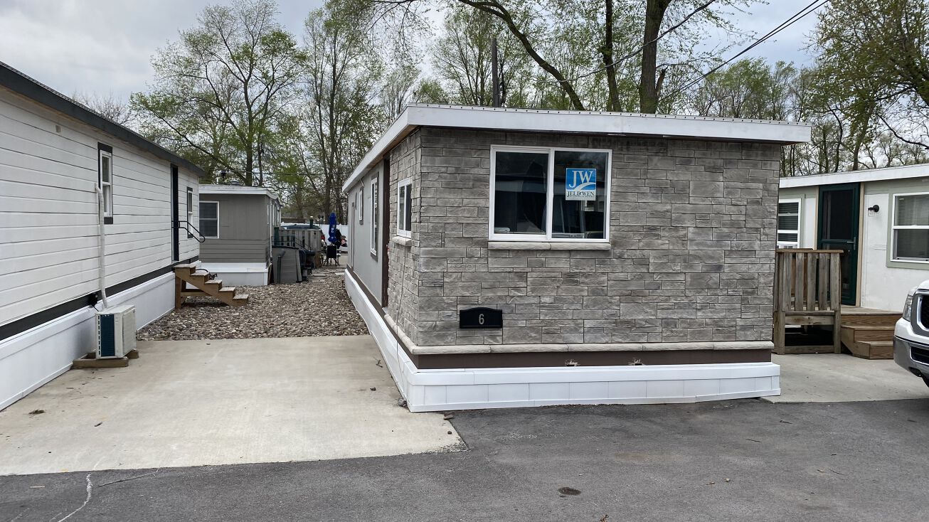 Pictures of Mobile Home Park property located at 1601 Army Post Rd, Des Moines, IA 50315 for sales - image #1