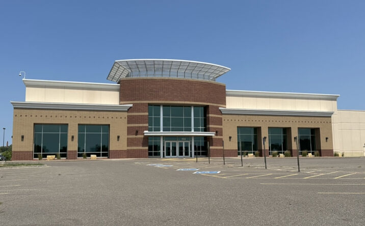 Pictures of Retail property located at 389 Northtown Dr NE, Blaine, MN 55434 for sales - image #1