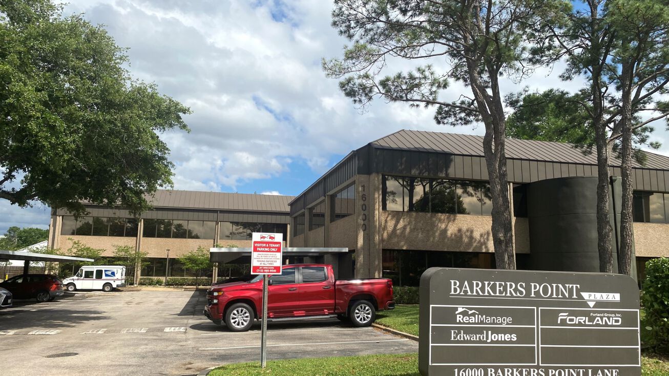 16000 Barkers Point Ln, Houston, TX 77079