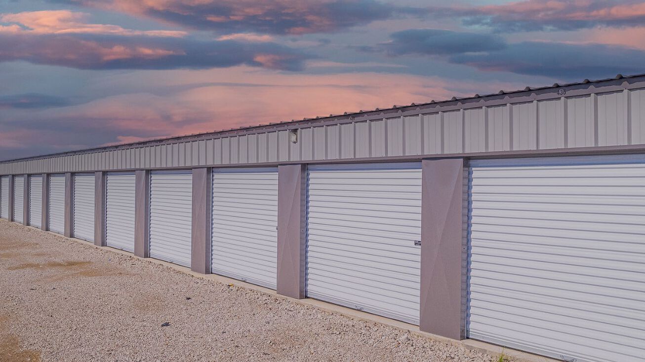 906 Fairway Dr, Navasota, TX 77868