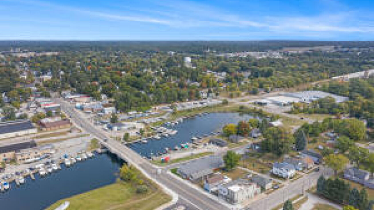 104 Water St, Ludington, MI 49431