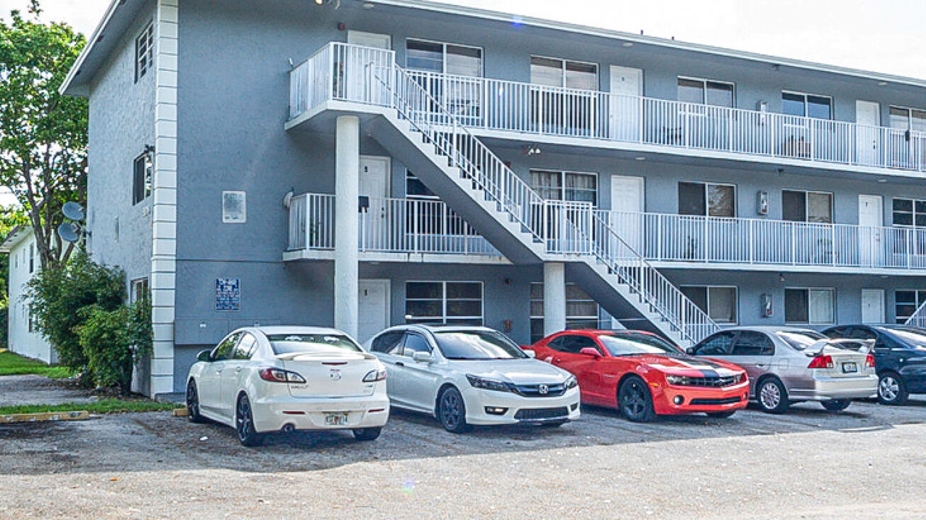 208 Avondale Dr, Pompano Beach, FL 33060