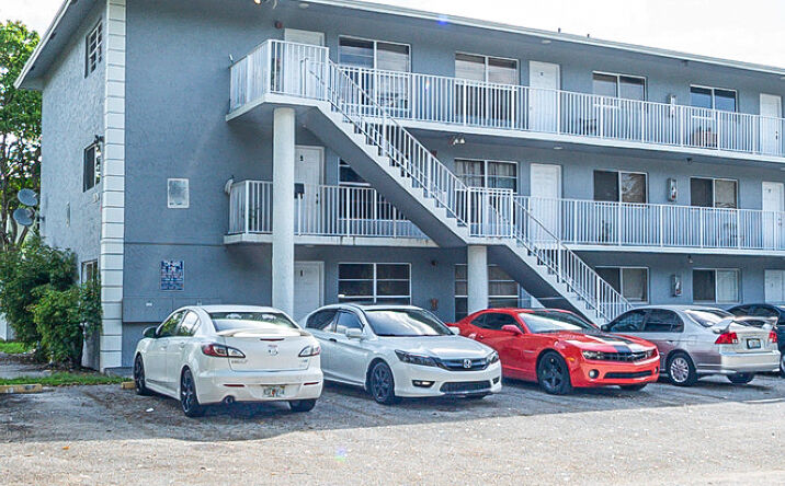 Pictures of Multifamily property located at 208 Avondale Dr, Pompano Beach, FL 33060 for comps - image #1