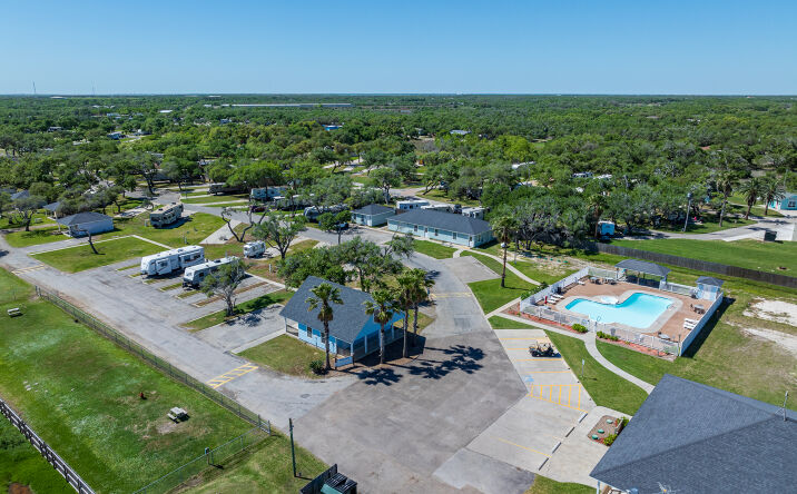 Pictures of Multifamily property located at 4401 TX-35 BUS, Rockport, TX 78382 for sales - image #1