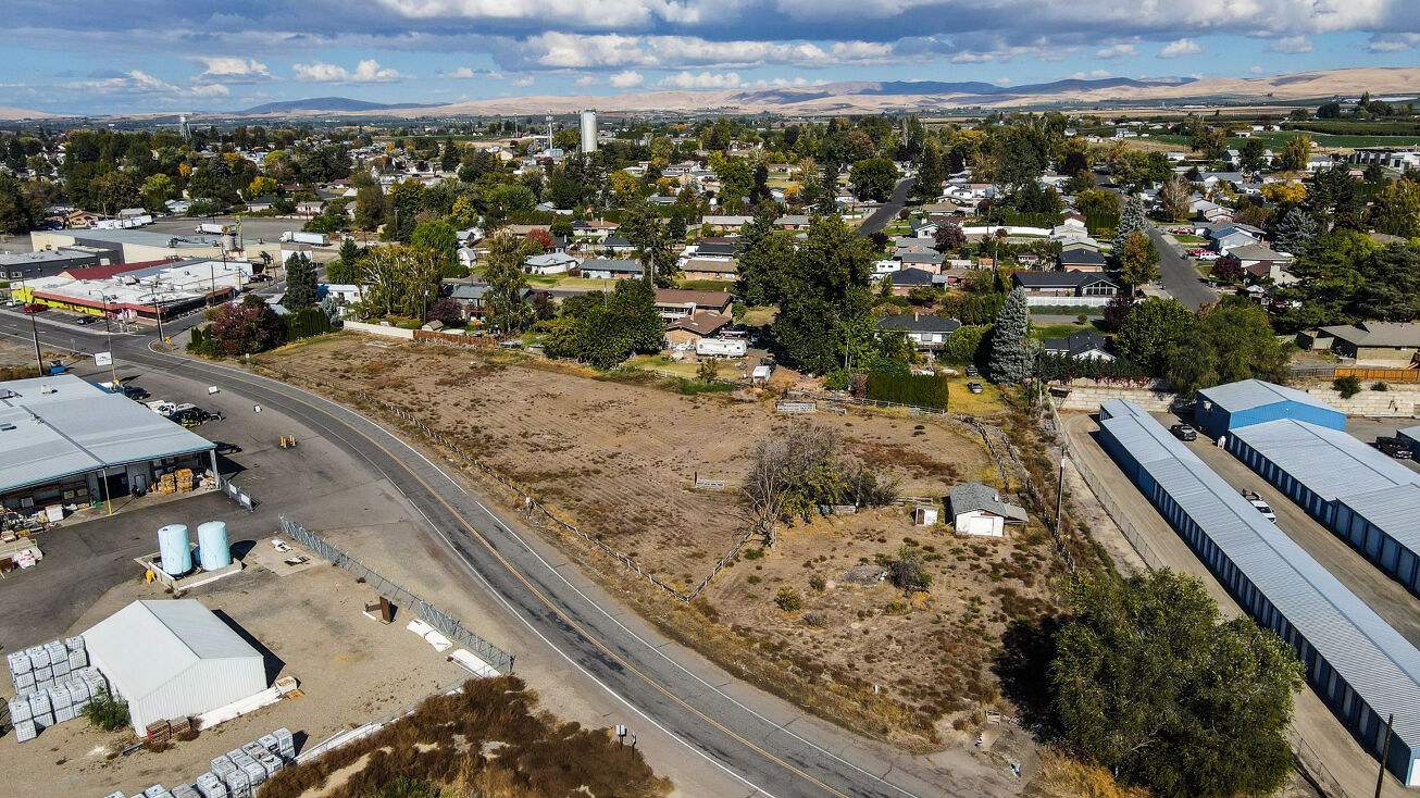 1502 Kagley Way, Zillah, WA 98953