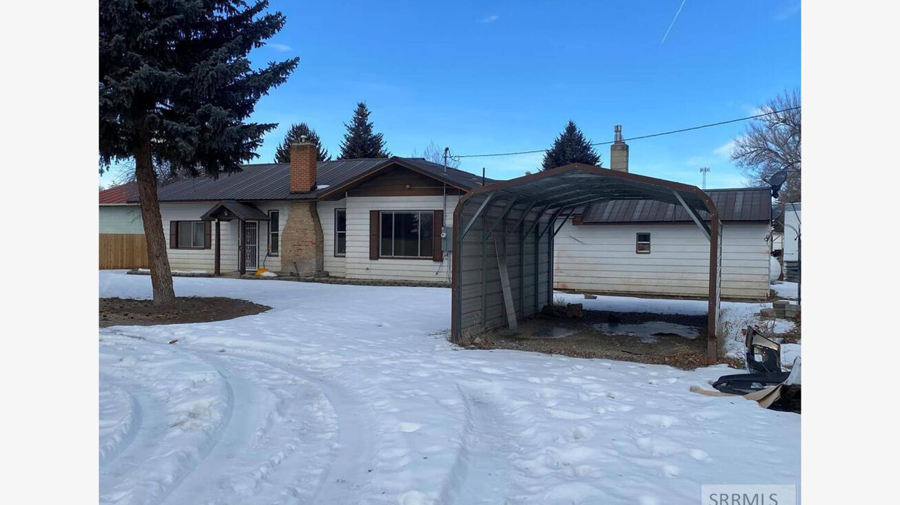 340 N Water St, Arco, ID 83213