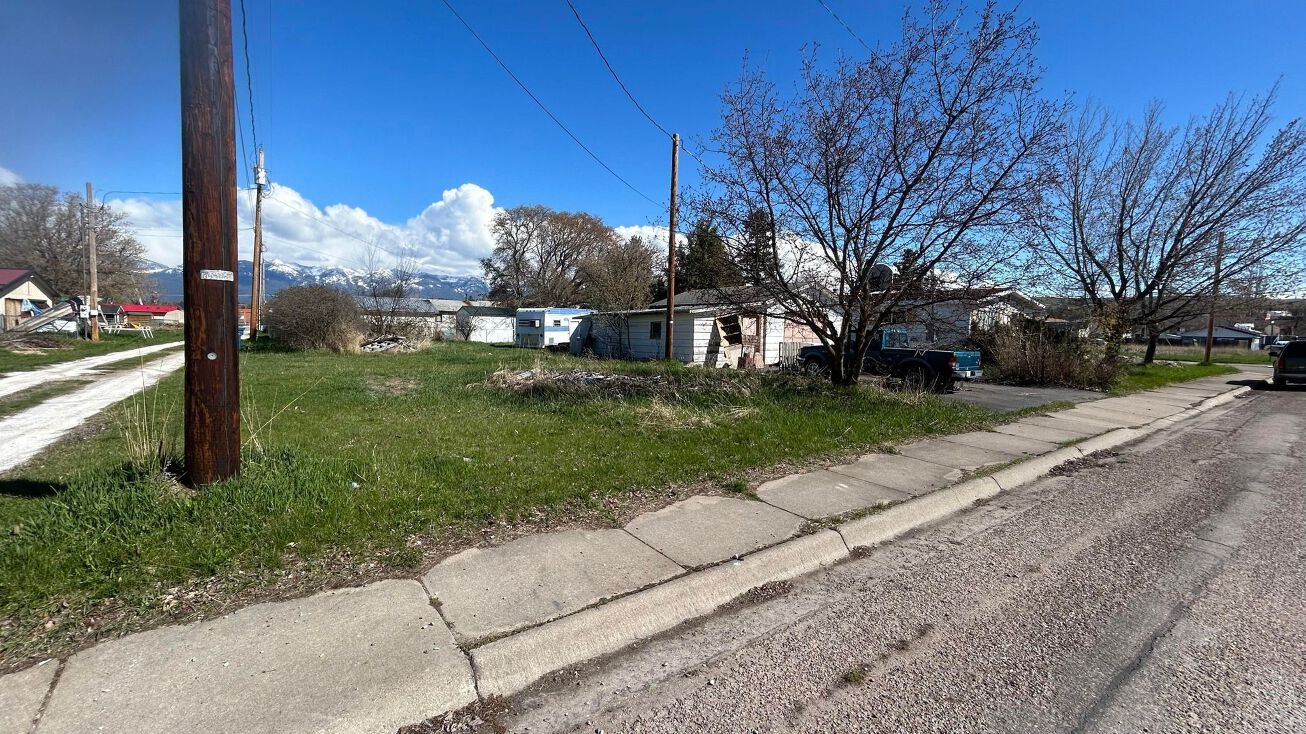 310 9th Avenue W, Polson, MT 59860