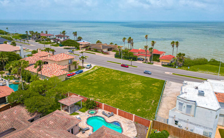 Pictures of Land property located at 3645 Ocean Dr, Corpus Christi, TX 78411 for sales - image #1