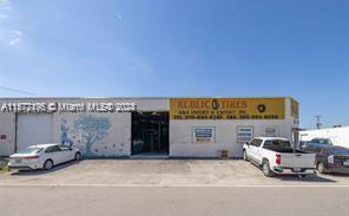 Pictures of Retail, Industrial property located at 1090 E 15th St, Hialeah, FL 33010 for sales - image #1
