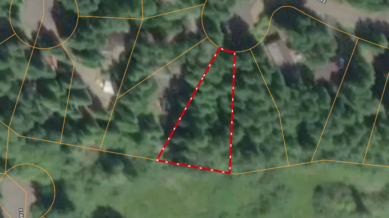 33 N Deer Ct E, Hoodsport, WA 98548