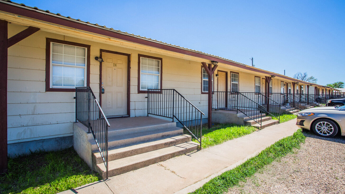 1510 S 9th St, Slaton, TX 79364