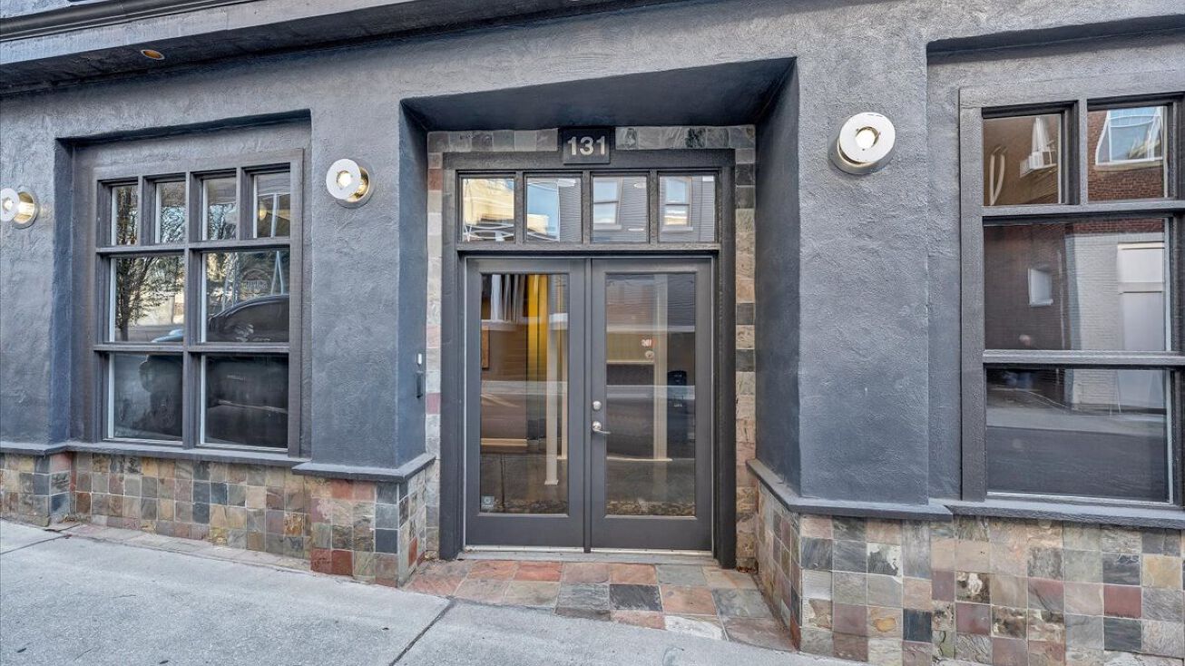 Pictures of Office property located at 131 Kirk Ave SW, Roanoke, VA 24011 for sales - image #1