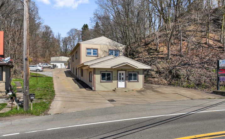 Pictures of Retail property located at 560 W Pike St, Canonsburg, PA 15317 for sales - image #1