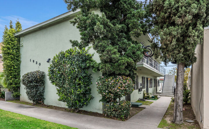 Pictures of Multifamily property located at 1830 W Willow St, Long Beach, CA 90810 for comps - image #1