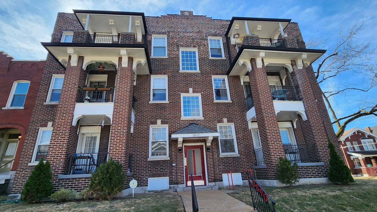 3890 Juniata St, St. Louis, MO 63116