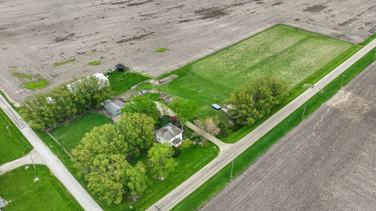 2096 E 4th Rd, Tonica, IL 61370