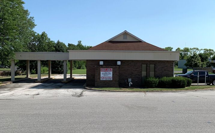 Pictures of Retail property located at 1801 W Morton Ave, Jacksonville, IL 62650 for sales - image #1
