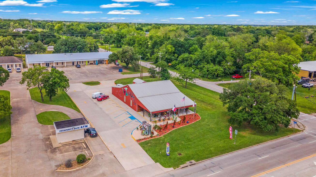 517 E Brazos Ave, West Columbia, TX 77486