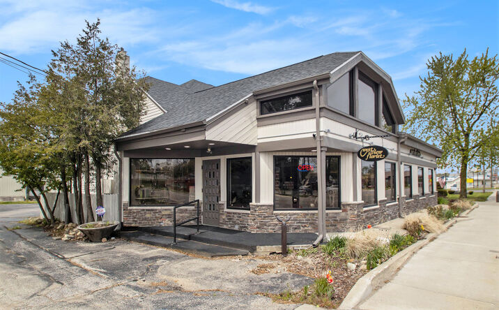 Pictures of Retail property located at 1717 Cassopolis St, Elkhart, IN 46514 for sales - image #1