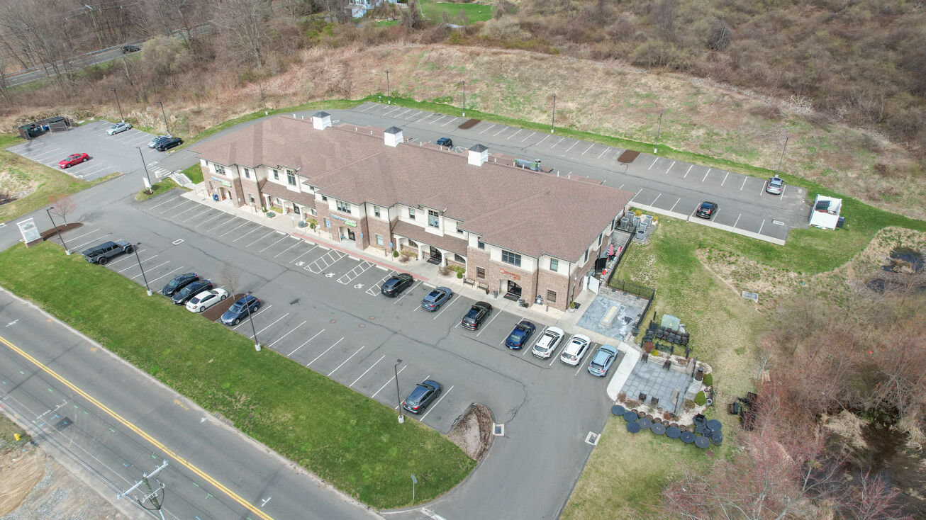 777 Echo Lake Rd, Watertown, CT 06795