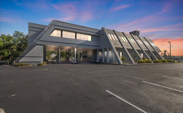 Pictures of Office, Retail property located at 1000 N Tamiami Trail, Nokomis, FL 34275 for sales - image #1