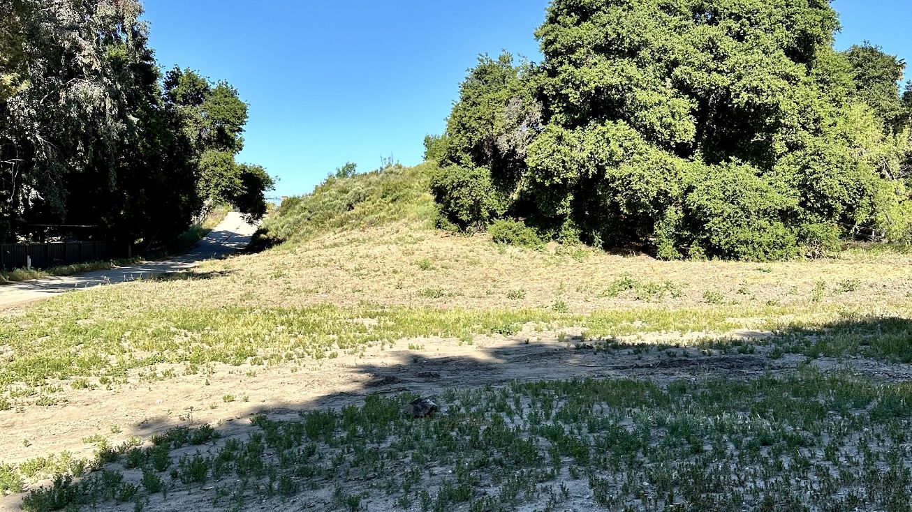 Gwenalda Ln, Santa Clarita, CA 91387