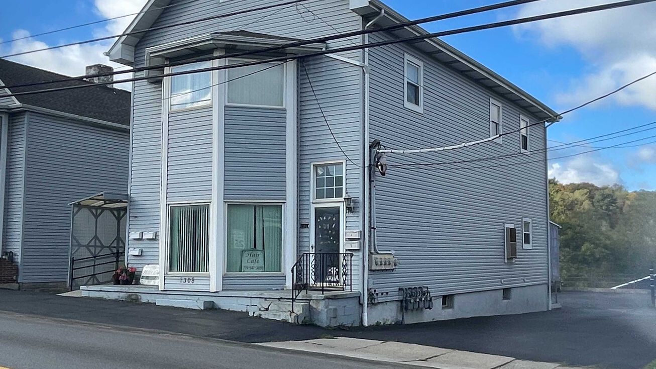 1308 Main St, Burgettstown, PA 15021