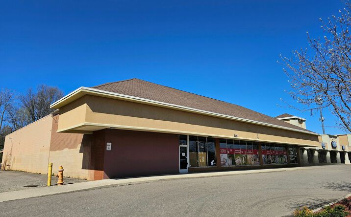 Pictures of Retail property located at 7150 Cooley Lake Rd, Waterford Township, MI 48327 for sales - image #1